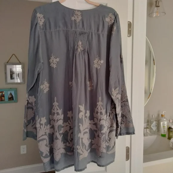 Johnny Was embroidered button down shirt - Picture 2 of 9